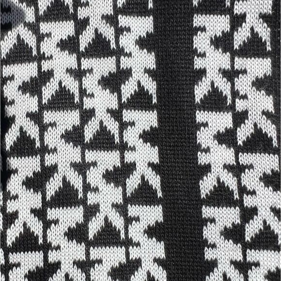 Michael Kors Logo Infinity Scarf - Picture 6 of 7